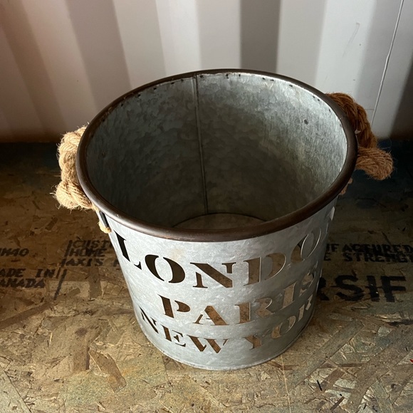 Metallic Bucket with Rope Handles - Picture 3 of 7